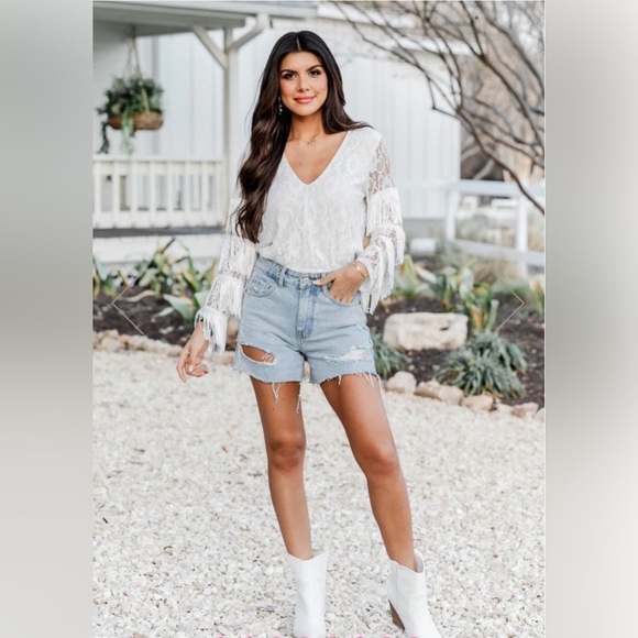 Pink Lily Meet Me On Broadway Ivory Fringe Sleeve Lace Long Sleeve Bodysuit sz M - Picture 1 of 8